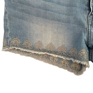 Lucky Brand 30” denim floral stitch edge raw hem low rise Malibu short